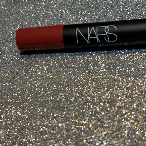 BNIB! NARS Velvet Matte Lip Pencil in DOLCE VITA 👄 - Picture 4 of 8